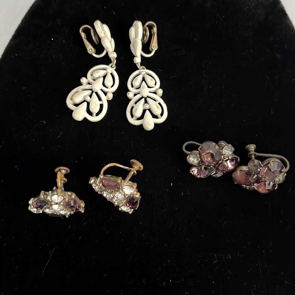 Vintage 1950’s screw back earrings.